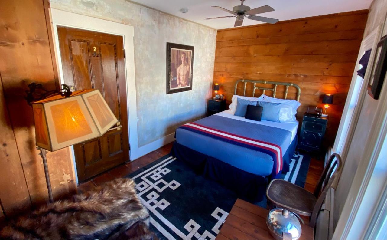 Hotel Crew'S Quarters Boarding House - Caters To Men Provincetown Exterior foto