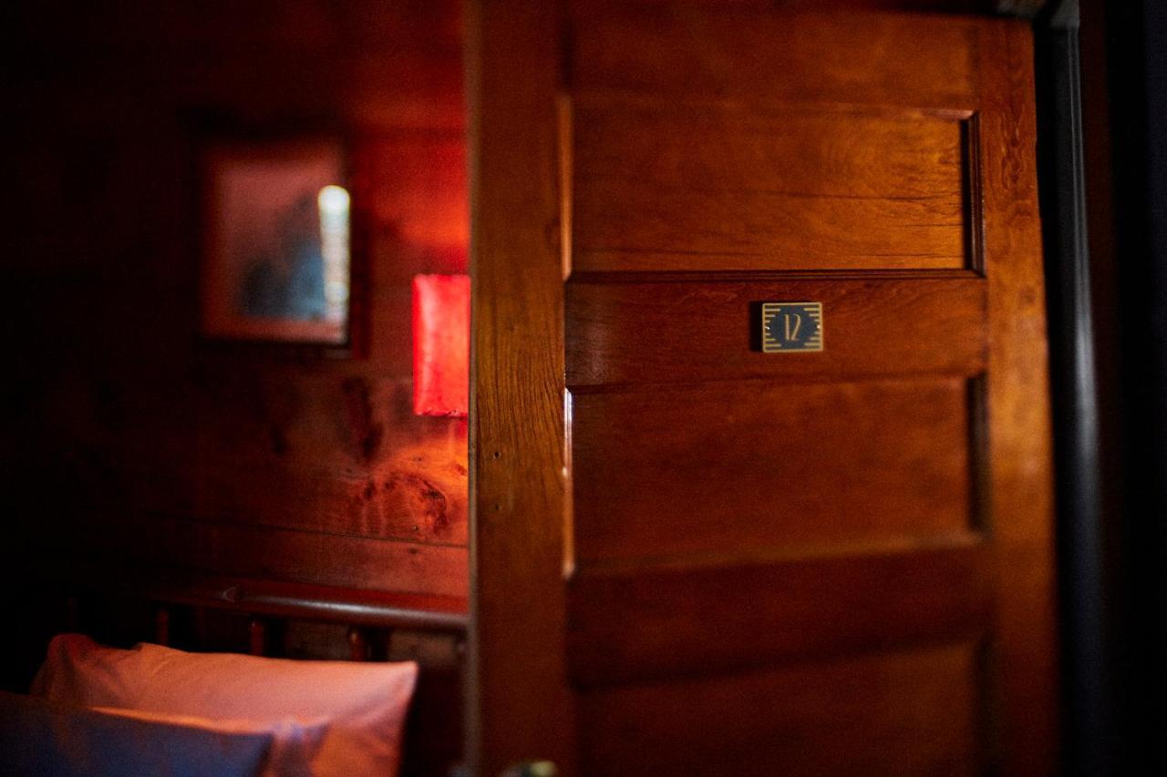 Hotel Crew'S Quarters Boarding House - Caters To Men Provincetown Exterior foto