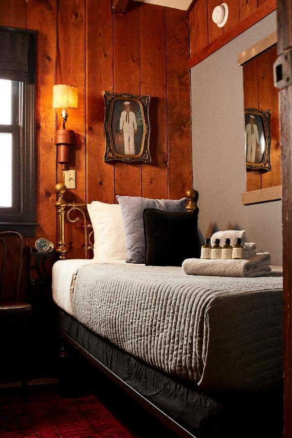 Hotel Crew'S Quarters Boarding House - Caters To Men Provincetown Exterior foto