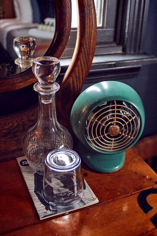 Hotel Crew'S Quarters Boarding House - Caters To Men Provincetown Exterior foto