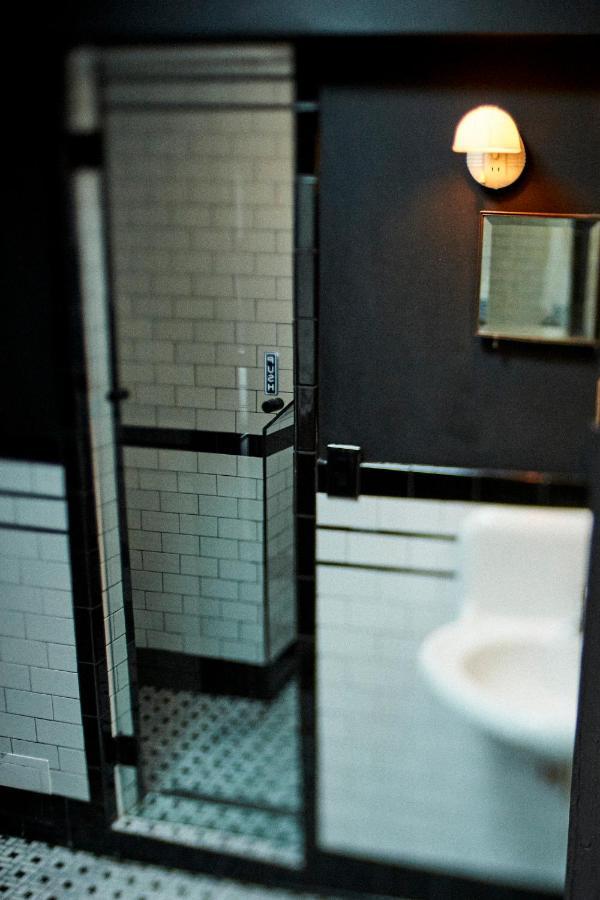 Hotel Crew'S Quarters Boarding House - Caters To Men Provincetown Exterior foto